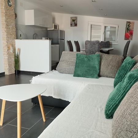 Apartman Nella Biograd Na Moru Bagian luar foto